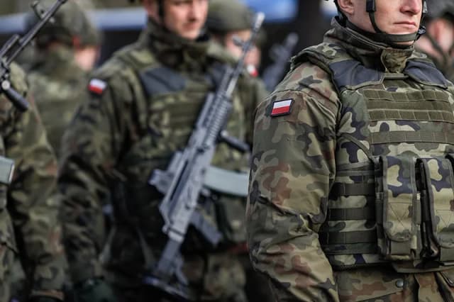 Co to jest wojna hybrydowa? Zrozumienie jej wpływu i charakterystyki Co to jest wojna hybrydowa? Zrozumienie jej wpływu i charakterystyki