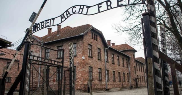 Ile wynosi cena biletu do Auschwitz? Sprawdź, co musisz wiedzieć Ile wynosi cena biletu do Auschwitz? Sprawdź, co musisz wiedzieć