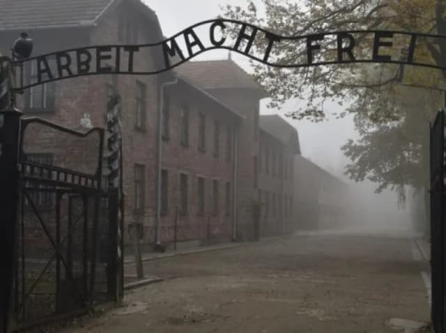 Ile osób uciekło z Auschwitz? Szokujące historie i statystyki Ile osób uciekło z Auschwitz? Szokujące historie i statystyki
